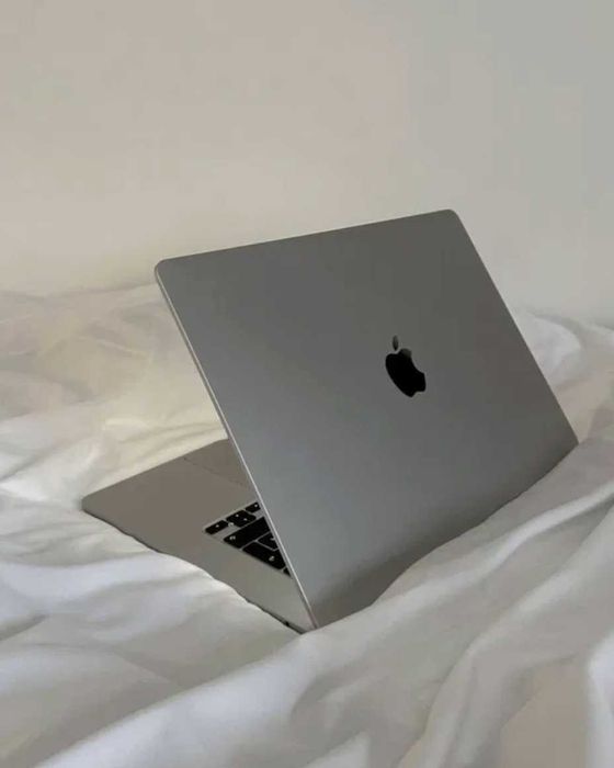 Macbook air m2 8/256gb 8 core