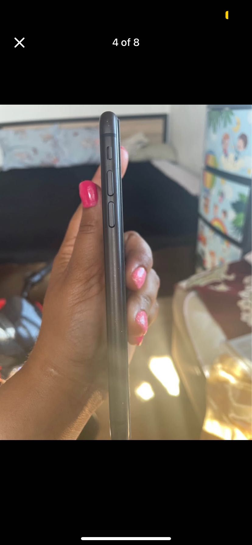 iphone 11 Телефона работи перфектно има една забележка на дисплея.
