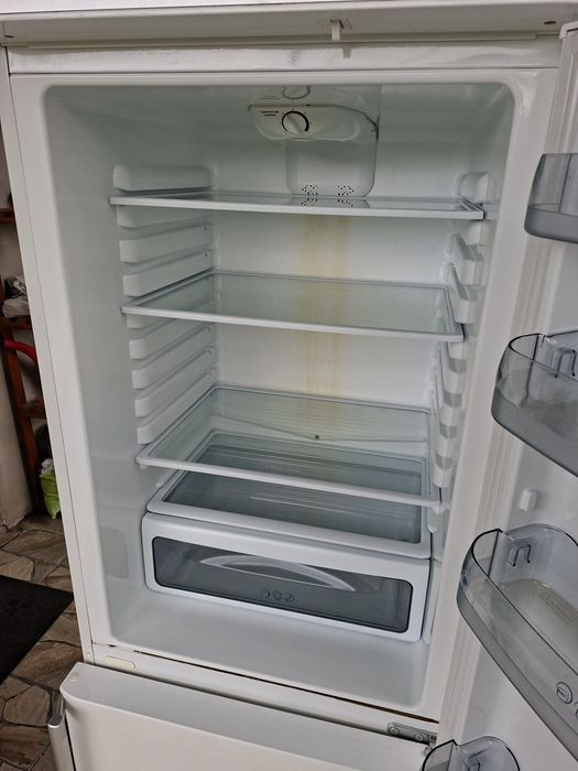 Хладилник с фризер LG