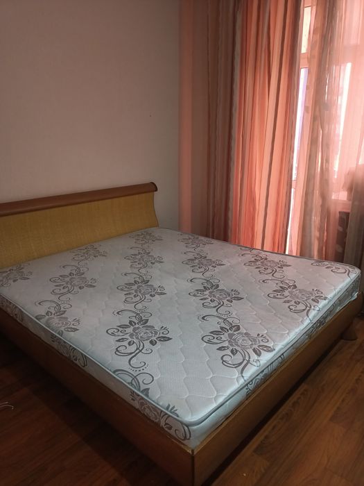 Продам кровать с матрасом