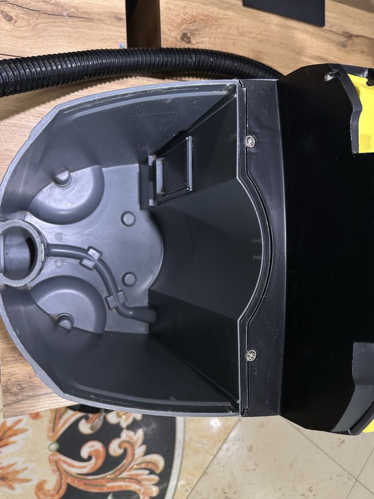 Моющий пылесос Karcher Professional Puzzi 8/1 C, 9818/A10