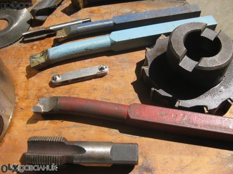 Металорежещи инструменти и принаджлежности за струг