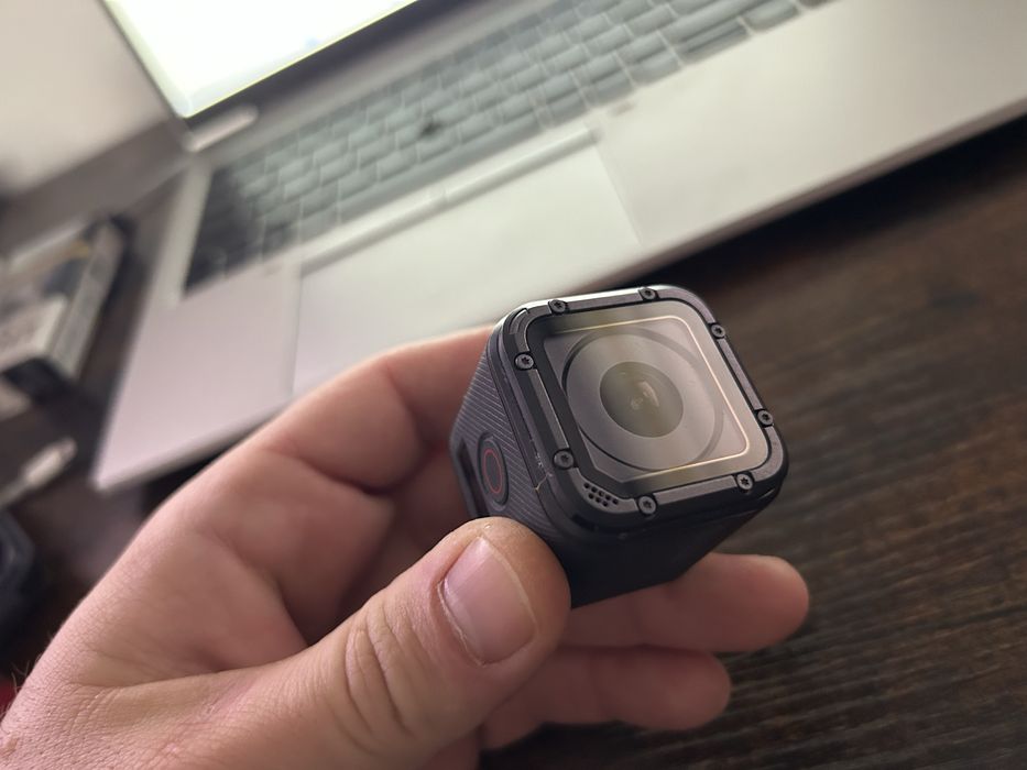 Vand Go Pro Session 5 cu accesorii