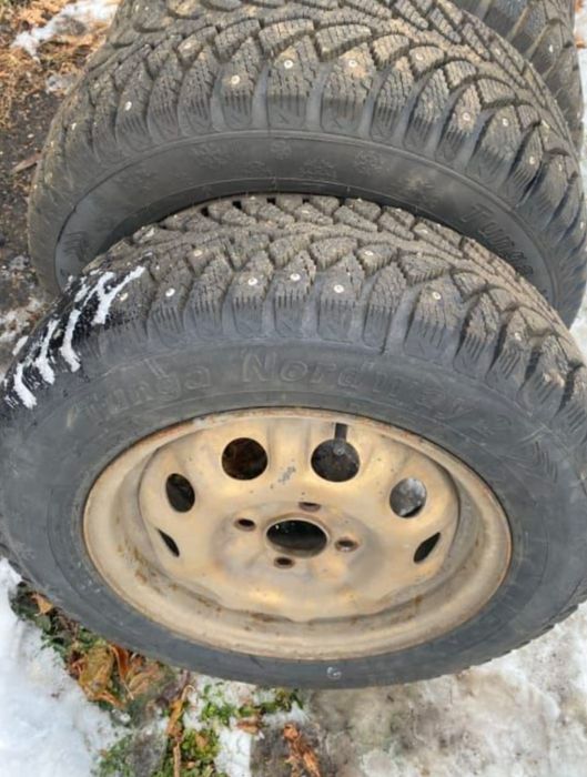Продам зимнюю резину на 14