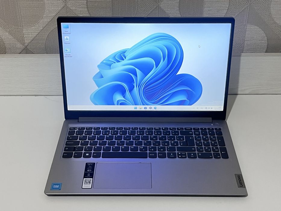 Ноутбук от Lenovo IdeaPad 1i в идеальном состоянии на SSD диске!