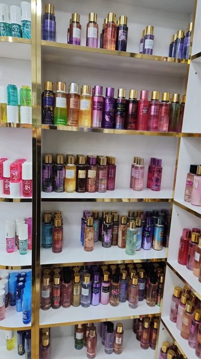 Vand en/Gros spreiuri de corp victoria secret pentru detali ij privat