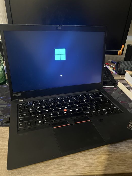 Laptop Lenovo T14 Gen1 cu procesor Intel Core i7-10510u, 14 inch