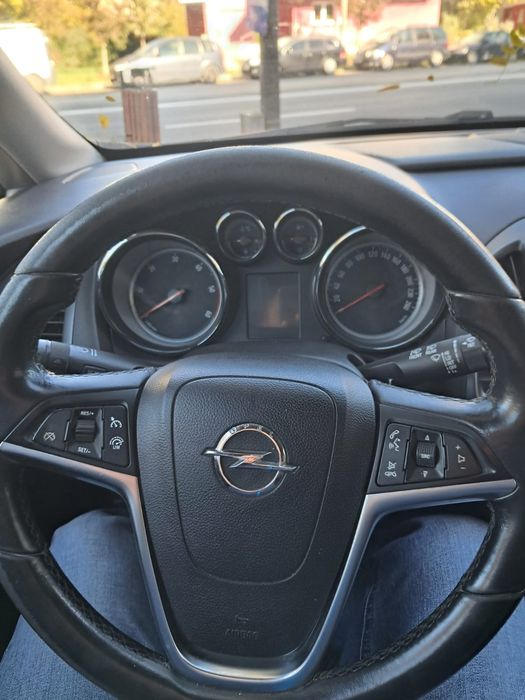 Vând Opel Astra J Sports Tourer