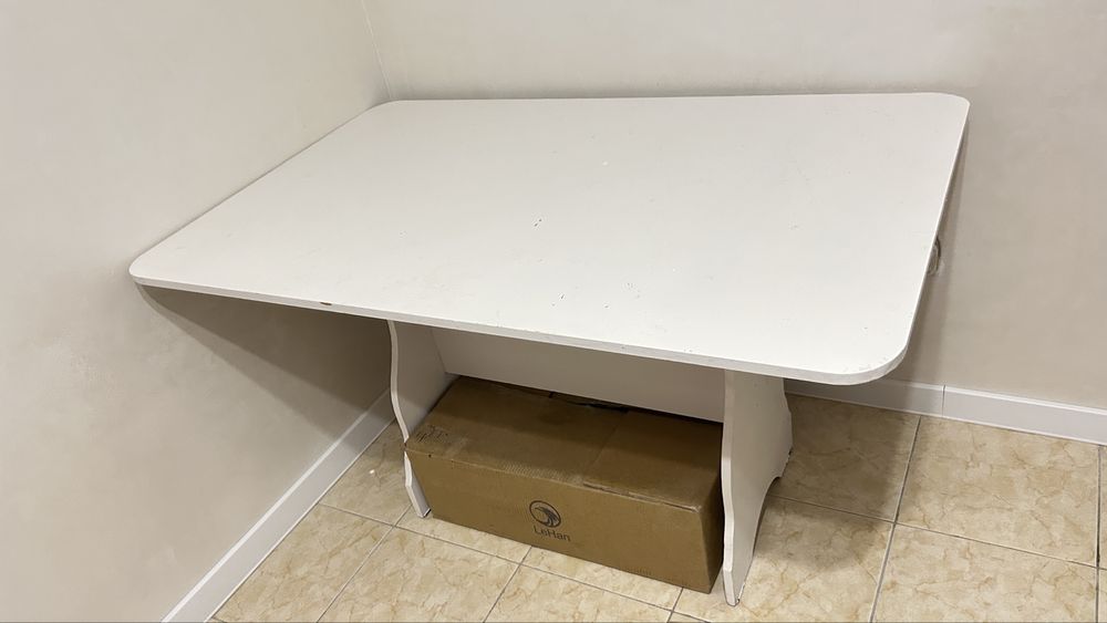 Продам кухонный стол  буу