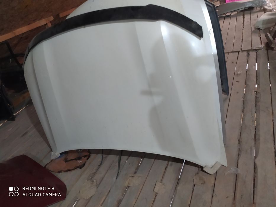 Капот Toyota  200