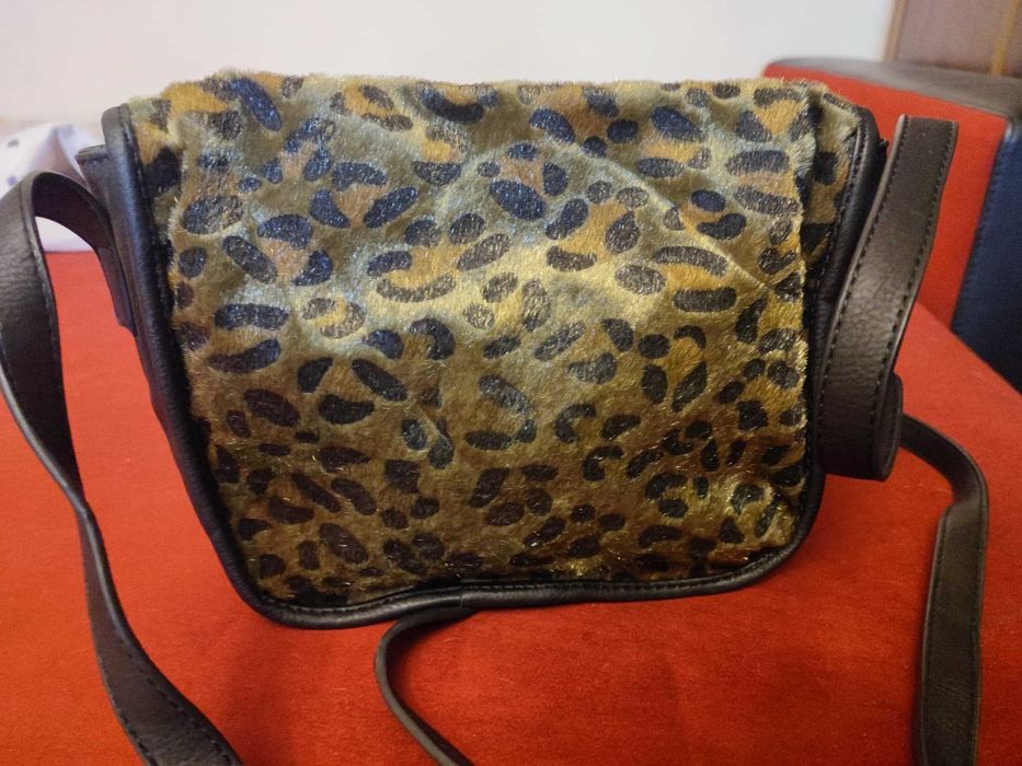 Чанта през рамо.Носена,но в добро състояние