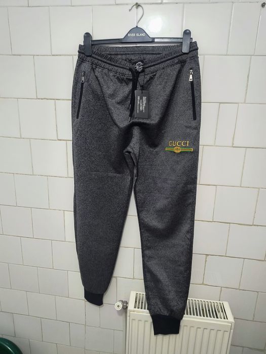 Pantaloni trening marca Gucci mărime xl culoare gri