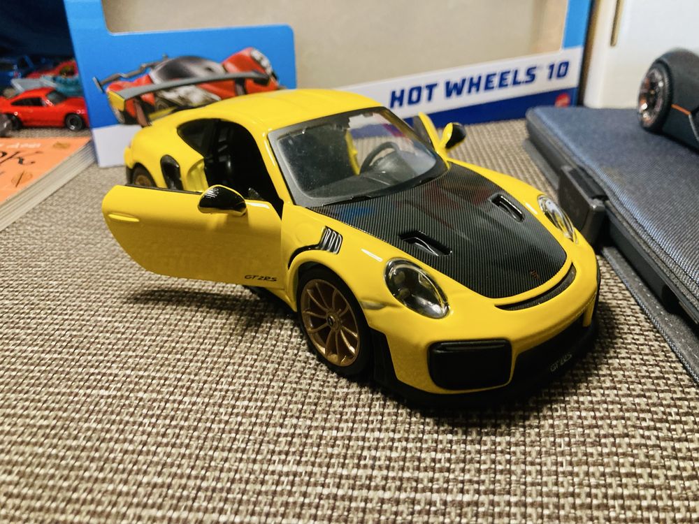 Продавам лотове колички hotwheels/maisto/matchbox 1:64 1:43 1:24