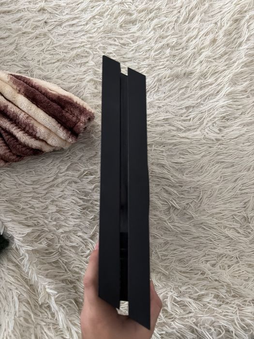 Vand playstation 4 cu 2 contrrolere