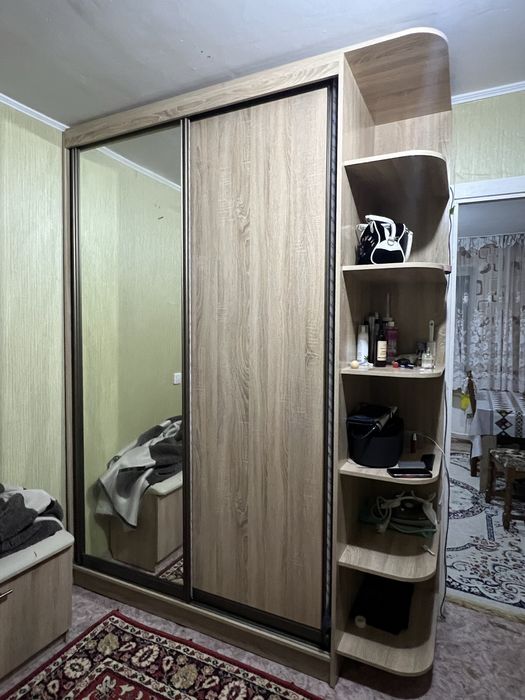 Продам шкаф-купе с зеркалом