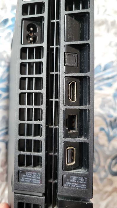 Конзола плейстейшън 4 slim 500GB