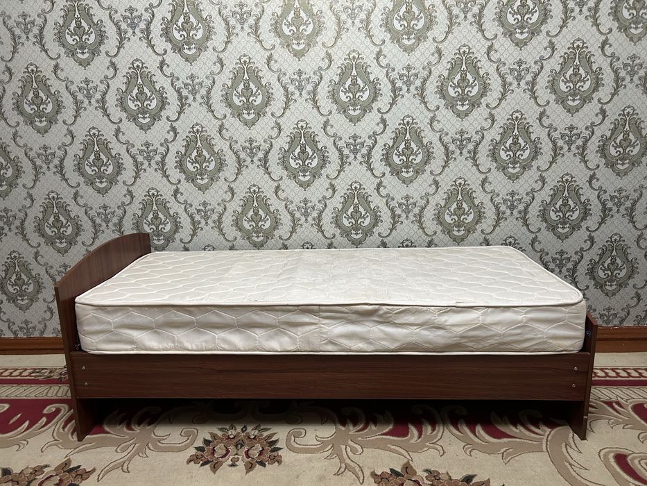 Кровать сатилады