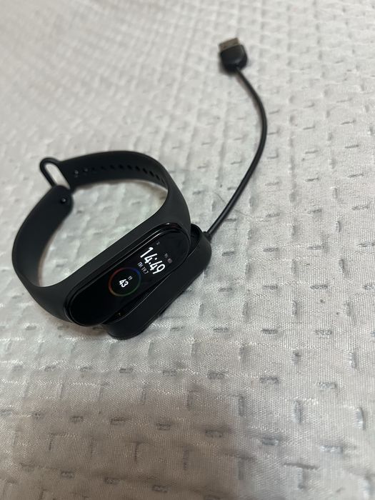 Смарт,фитнесс браслет Xiaomi Mi Band 5 срочно