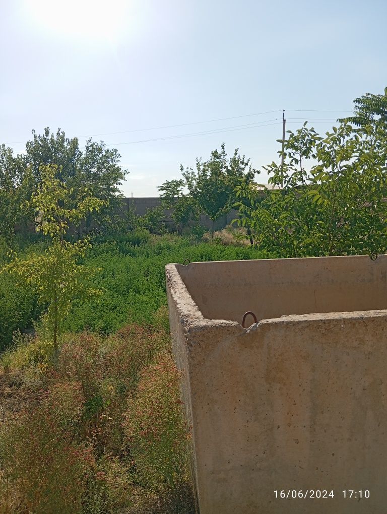 Uchastka sotiladi
