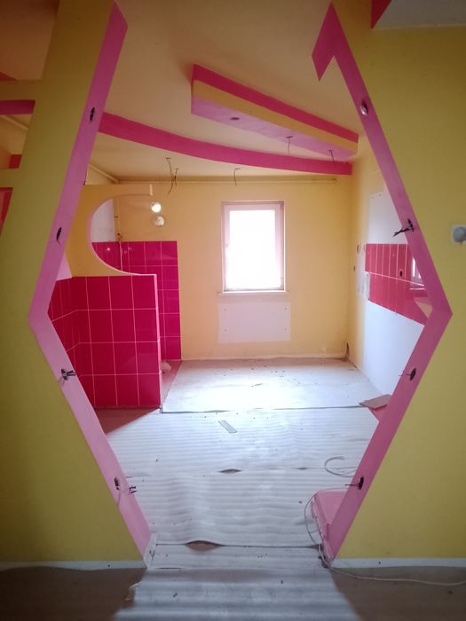 Vand apartament 4 camere, decomandat, in Vulcan.