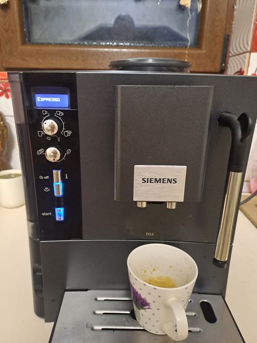 Vând espresor siemens EQ5