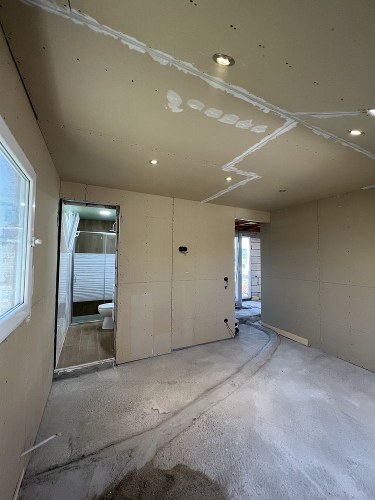 Casa+teren 6 camere+4 băi zona Pucioasa