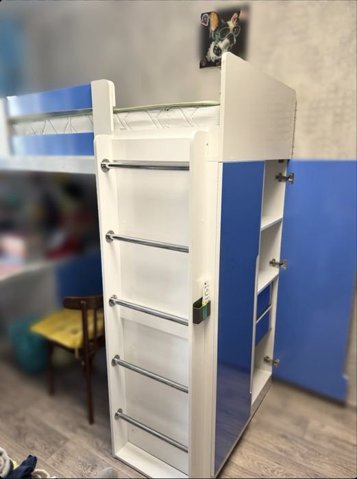 Кровать чердак со шкафом +стол+ матрас