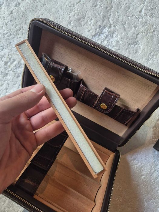 Humidor Din Lemn de Cedru 4-6 Trabucuri Volenx cu Taietor