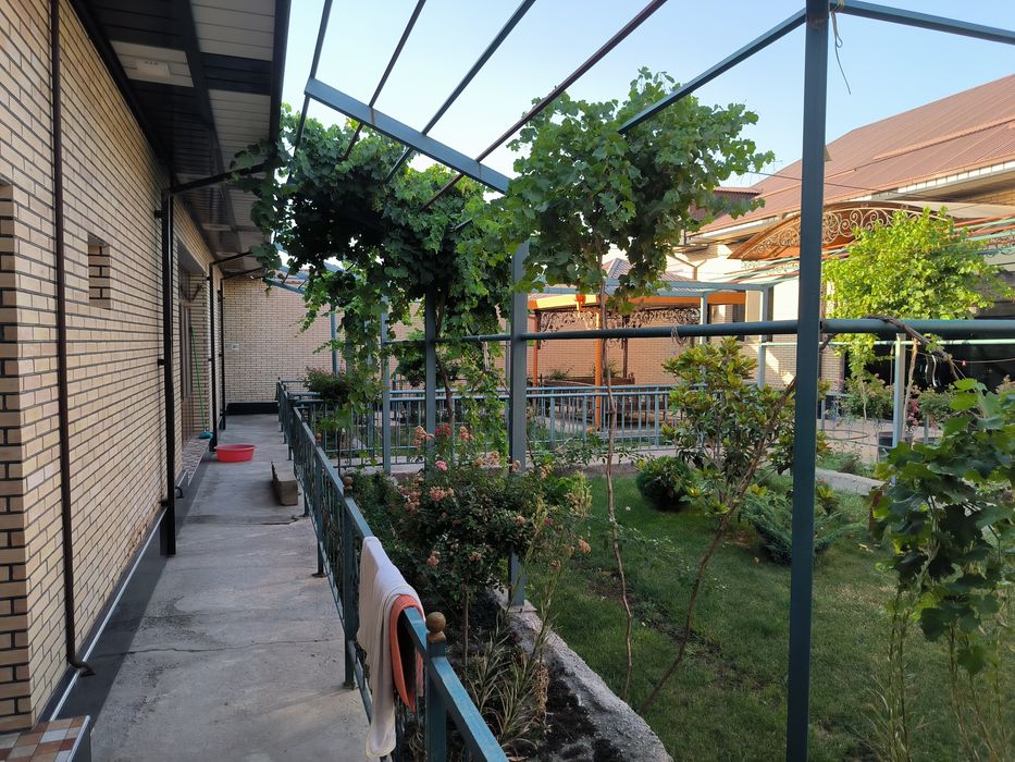 Ховли сотилади срочно