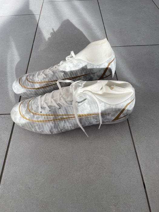 Ghete fotbal marimea 44-45