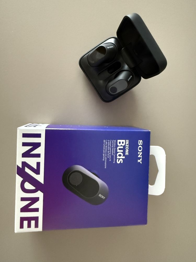 Casti PS5 sony inzone aproape noi