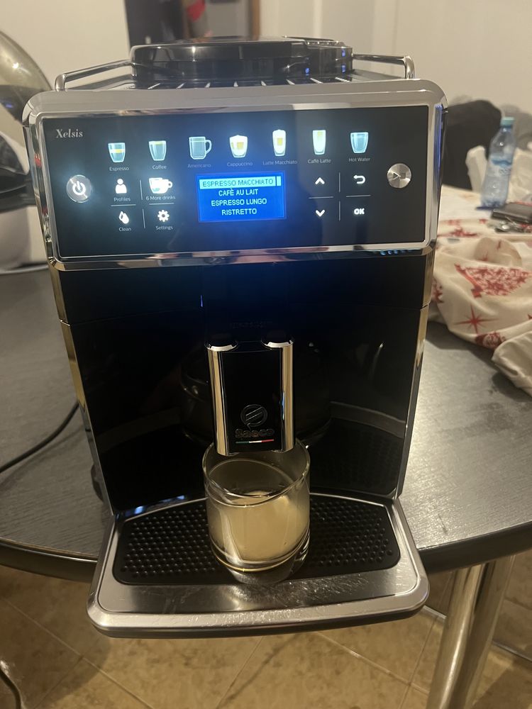 Espresor cafea saeco xelsis cu spumator lapte integrat