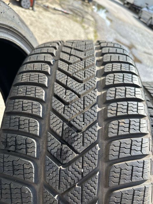 255/45/19 PIRELLI SOTTOZERO 3. Зимни гуми