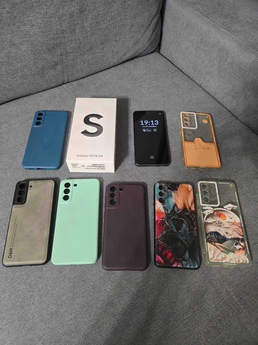 Samsung Galaxy S21 FE, Graphite - Като нов + 7 кейса