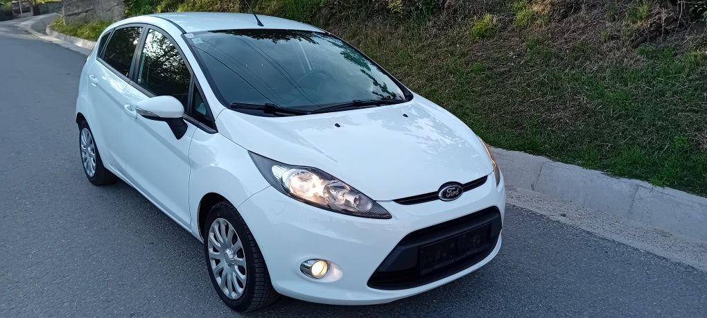 Ford fiesta 2012 euro5 benzină 1,3 impecabilă  adusă recent