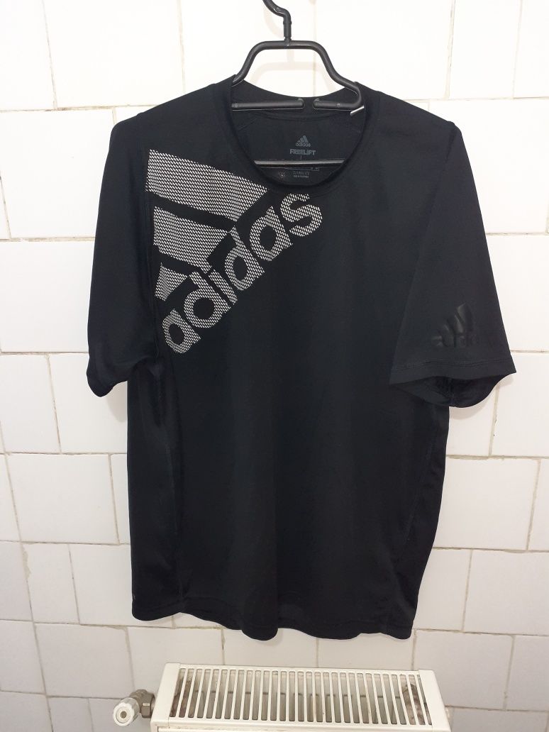 Tricou marca adidas mărime L culoare neagra