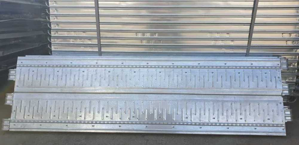 Vanzare schela metalica noua vopsita cu podina de 1,8 m