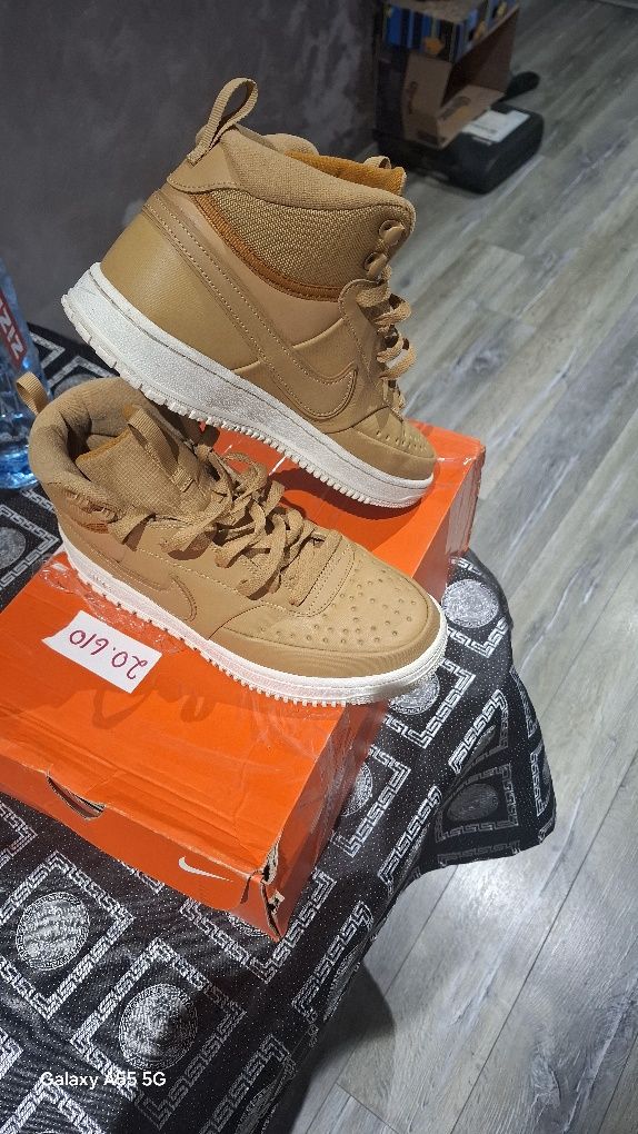 Adidași Nike! Superbi!