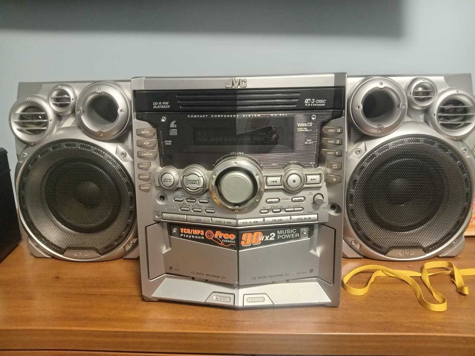 Магнитофон с колонками