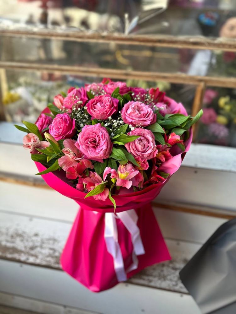 pionavidniy pion gullar buket atirgul roza