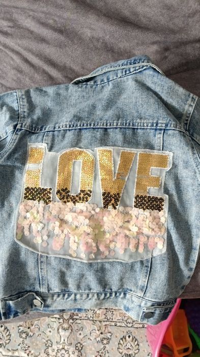 Продам джинсовку на девочку