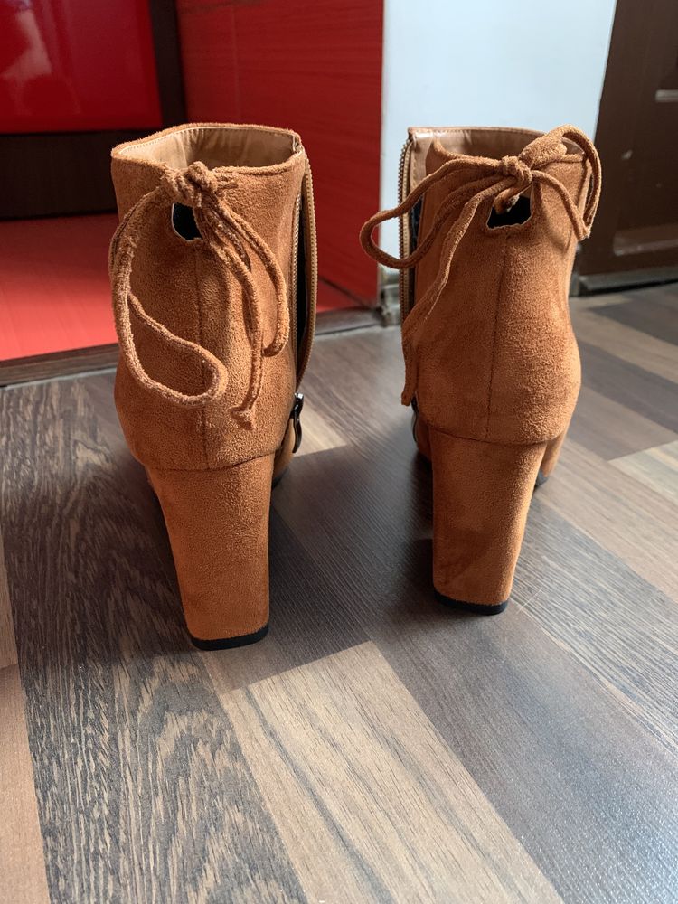 Botine maro cu toc măr.36