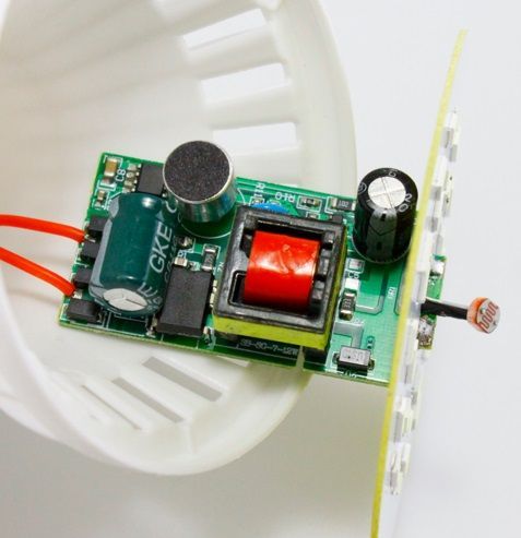 LED крушка със сензор за движение 10W. Стълбищно осветление за входове