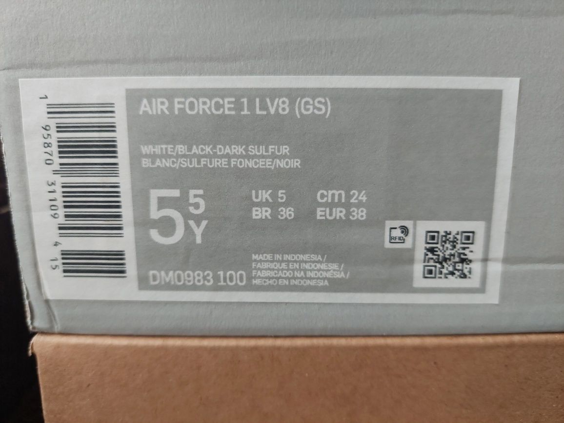 Nike Air Force 1 LV8
