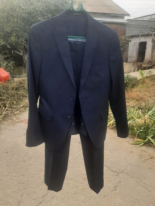 Продам костюм тройка 3000