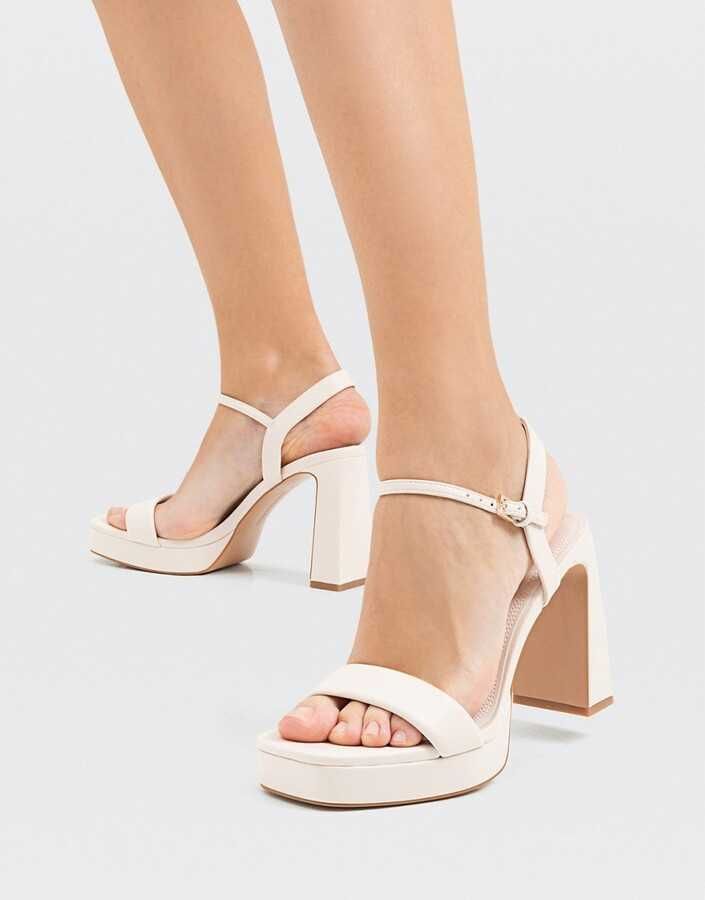 Сандали Stradivarius