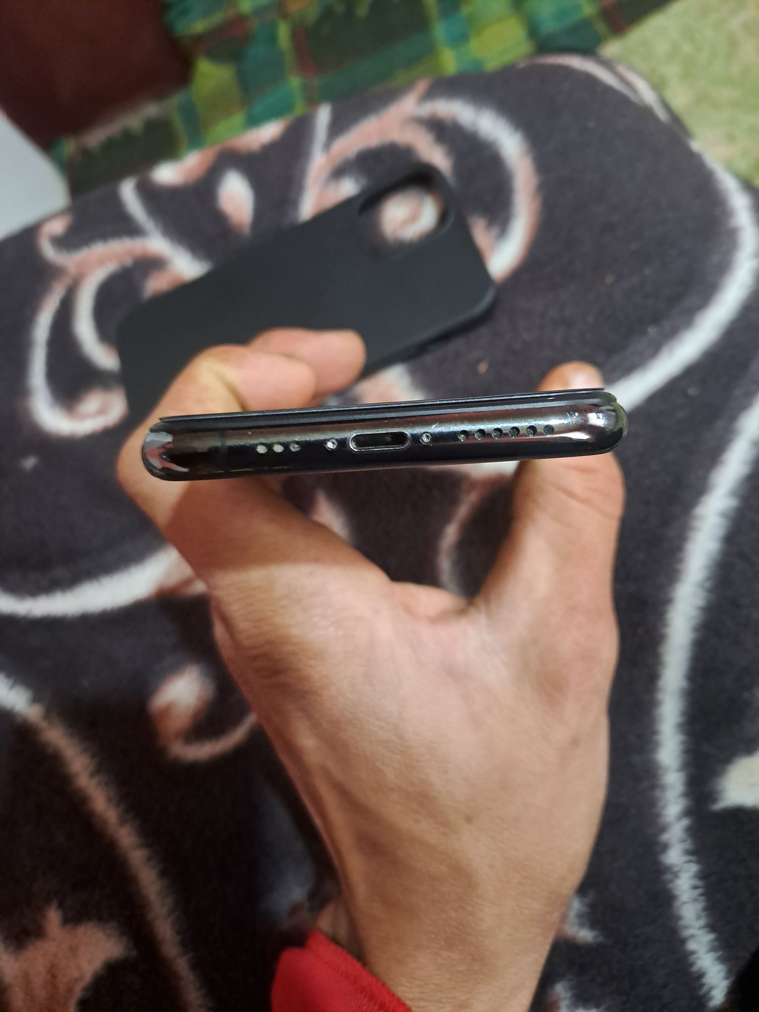 Vand iphone 11 pro cu folie cu Husa  nu are nici un defect