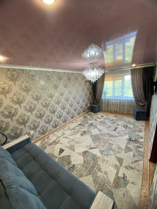 Продам  2 х  ком  квартиру  4/5  на 9  мкр.  Возле  ЕИТИ.