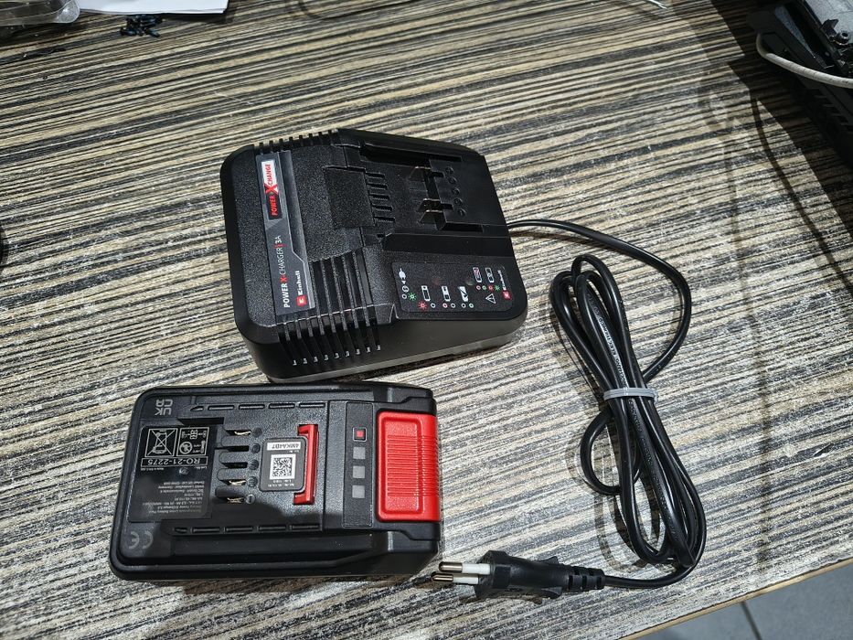Incarcator și acumulator Einhell 2.5 a nou cu garanție 3 ani