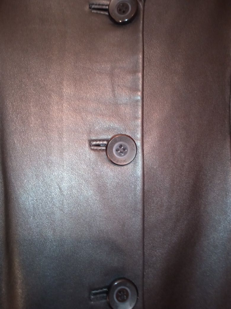 Продам женский, кожаный плащ, черного цвета на тонком синтепоне р52-54